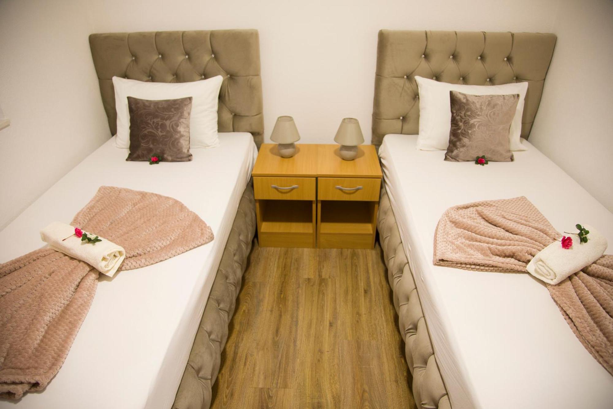 Bise Resort Blagaj Bilik gambar